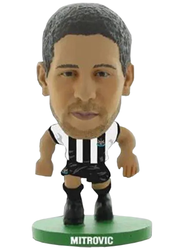 Soccerstarz - Newcastle Aleksandar Mitrovic Home Kit (Classic) /Figures
