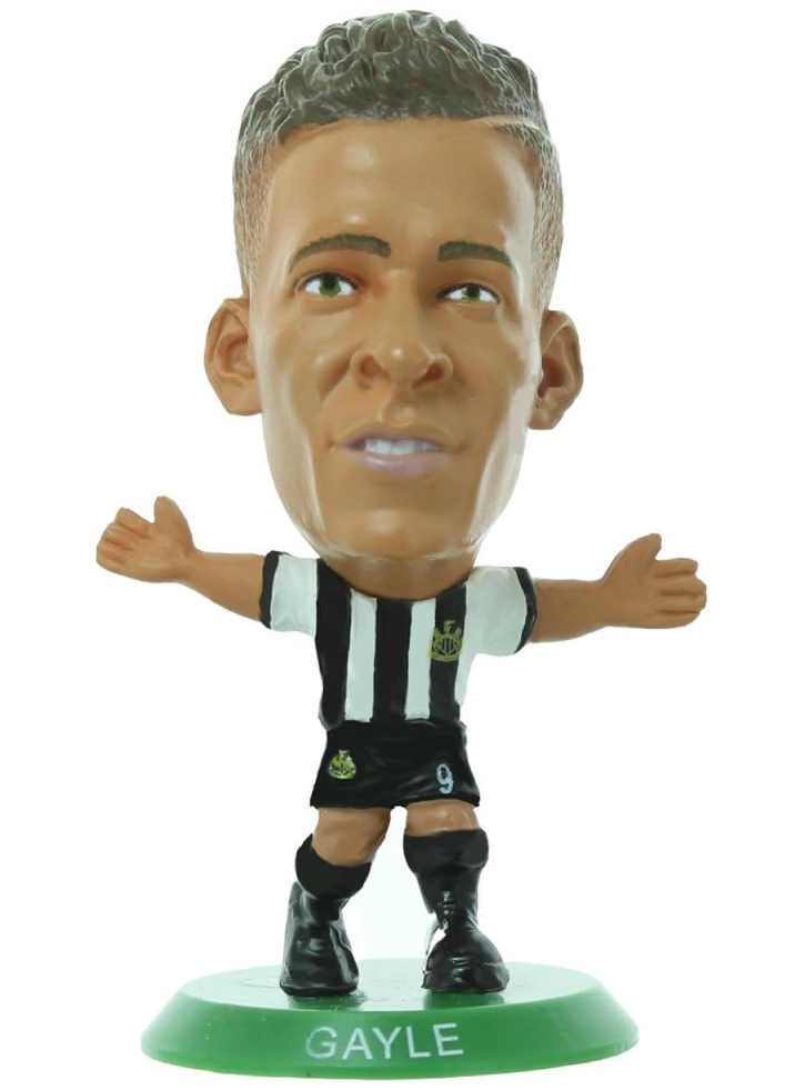 Soccerstarz - Newcastle Dwight Gayle Home Kit (Classic) /Figures