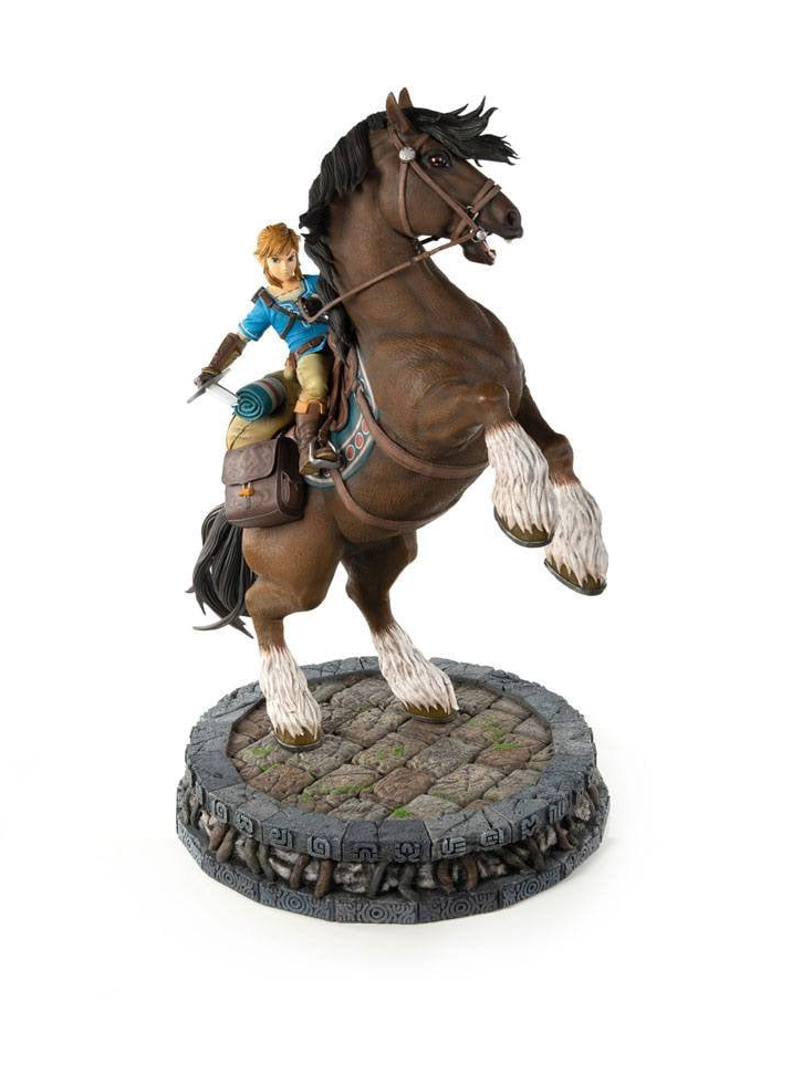 Figurina First4Figures The Legend Of Zelda Breath Of The Wild (Link On Horseback) Resin 56cm